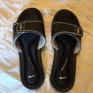 Women’s Nike slides
